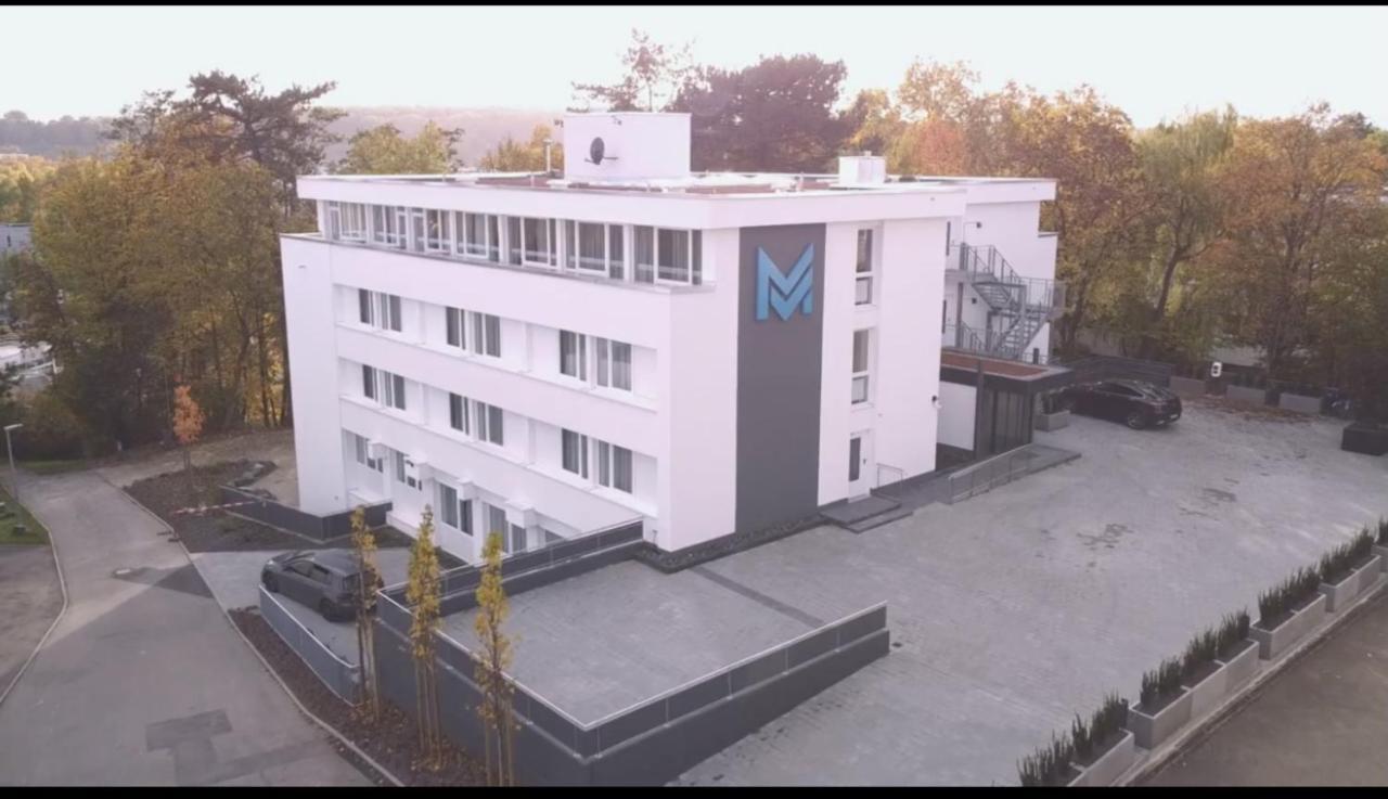 Melvi 3*